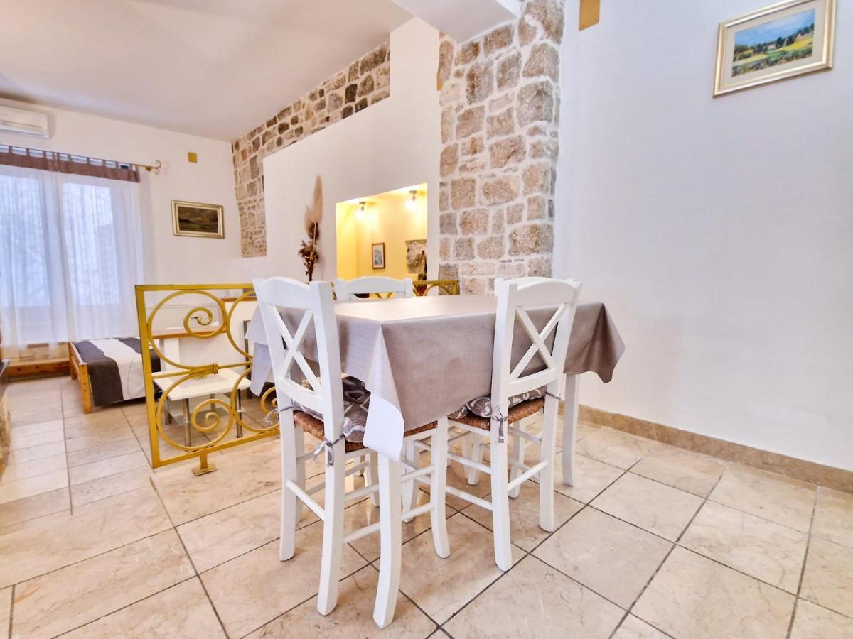 Apartamento Jackie'S Little Stone House Split Exterior foto