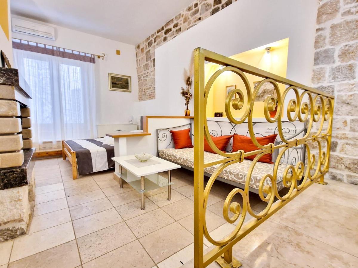 Apartamento Jackie'S Little Stone House Split Exterior foto