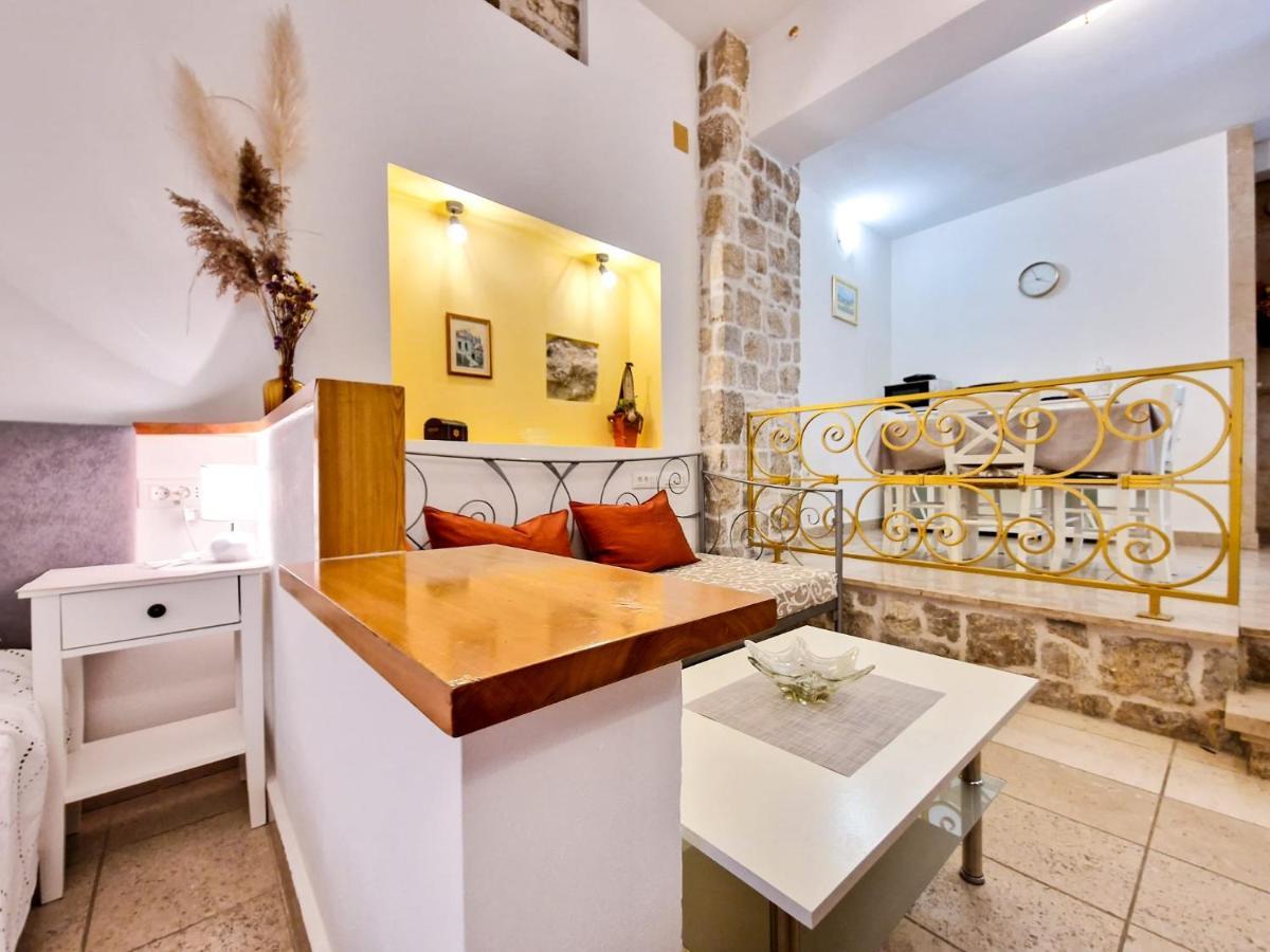 Apartamento Jackie'S Little Stone House Split Exterior foto