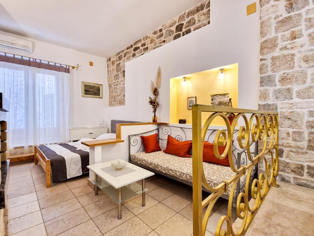 Apartamento Jackie'S Little Stone House Split Exterior foto